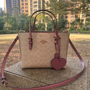 Coach Mollie Tote Bag 25 Signature Canvas With Heart Charm Sand Peony CDF03